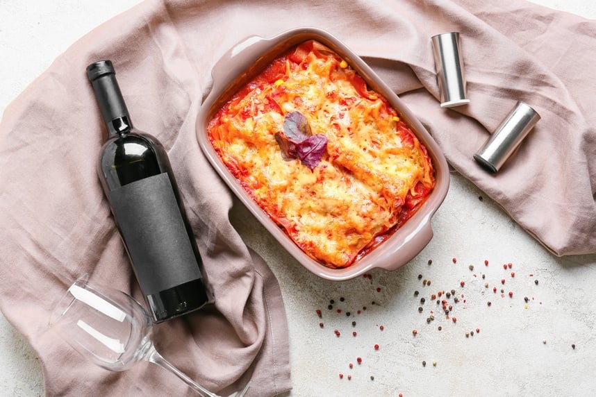 Vini da abbinare alle lasagne: suggerimenti per tutte le varianti Vini da abbinare alle lasagne: suggerimenti per tutte le varianti